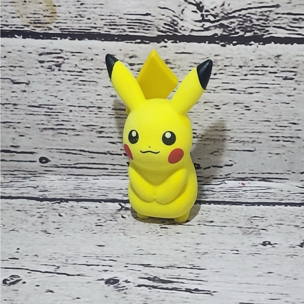 Pokemon TCG: PIKACHU ERASER FIGURE Evolving Skies 2022
